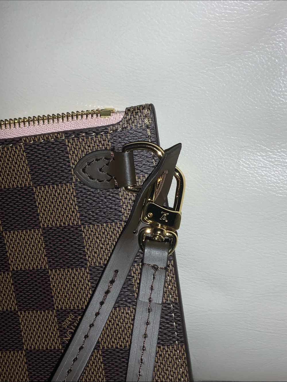 LOUIS VUITTON Neverfull Damier Ebene's Pouch. One time used. Mint condition. - Picture 2 of 6